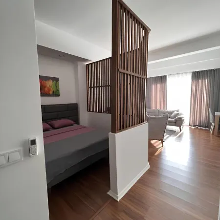 Mira Palace & Готель