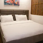 Mira Palace & 3* Side