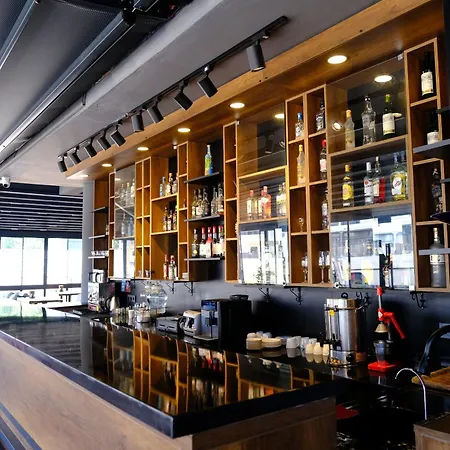 Mira Palace & Szálloda 3*