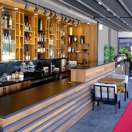 Mira Palace & Szálloda