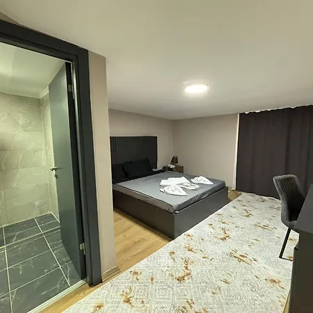 Mira Palace & Szálloda 3*