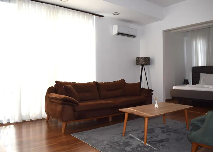 Mira Palace & Hotel 3*