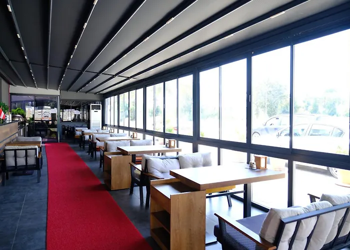 Mira Palace & ホテル