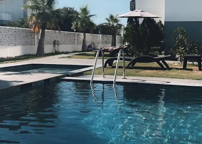 Mira Palace & ホテル