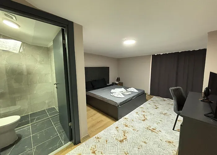 Mira Palace & Hotel 3*