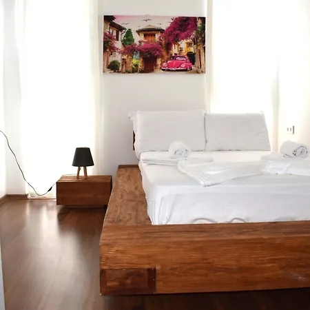 Mira Palace & Hotel Side