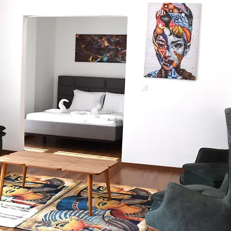 Mira Palace & Готель