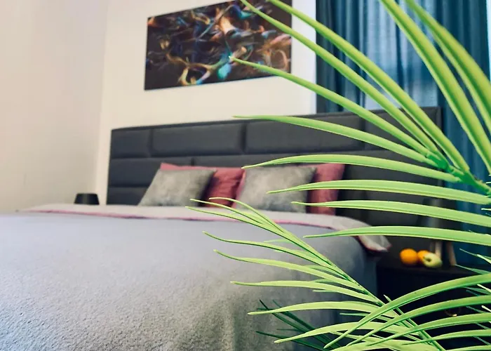 Готель Mira Palace &