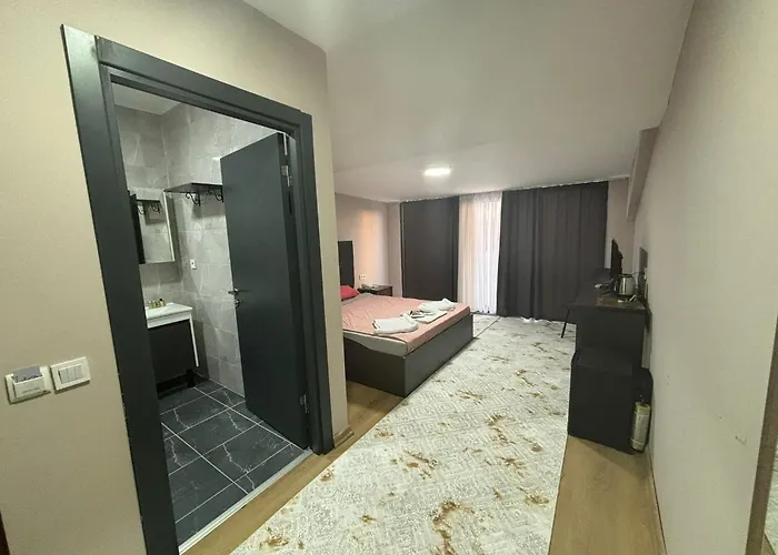 Mira Palace & Готель