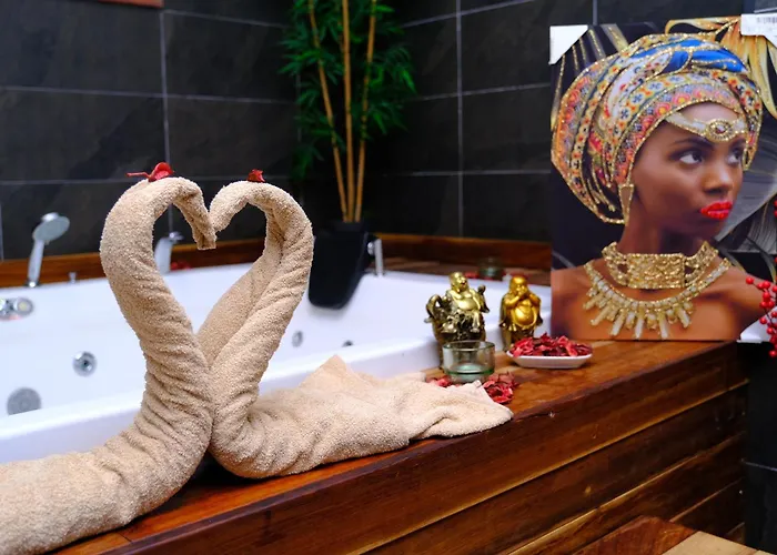 Готель Mira Palace &