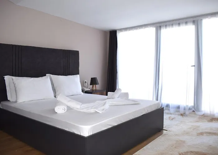 Готель Mira Palace & 3*